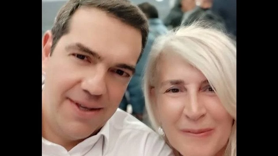 «Καλώς τα λυκειόπαιδα…» – Eπικό τρολάρισμα στην Αυλωνίτου που δεν έχει ιδέα για φίλτρα στη selfie με τον Τσίπρα